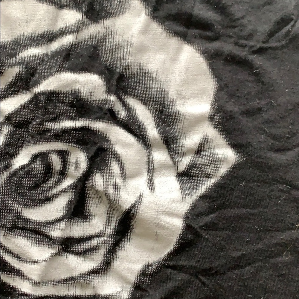 Rose tee - Picture 2 of 2